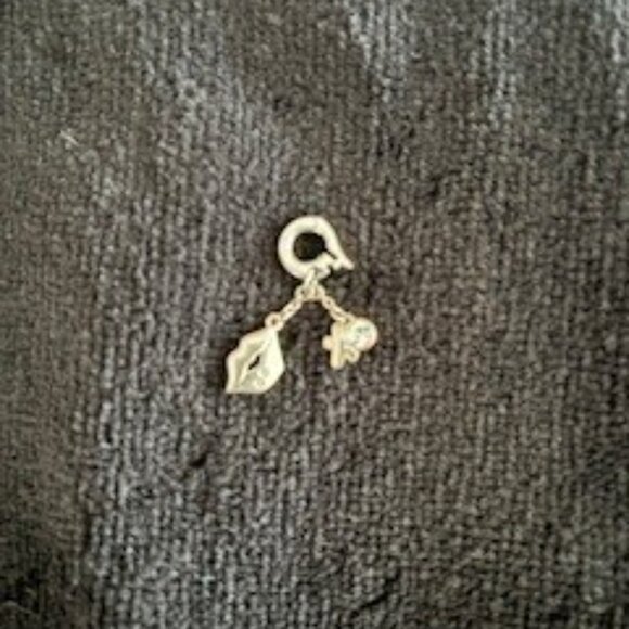 Swarovski XOXO Lip Charm - Picture 4 of 5